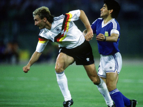 Rudi Völler gegen Diego Maradona
