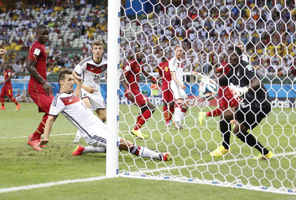 Miroslav Klose trifft gegen Ghana