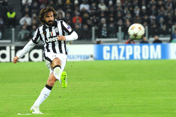 Andrea Pirlo beim Freistoß